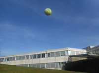 Non ! Ce n’est plus une balle, c’est le soleil ! Victor 